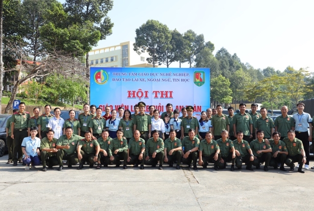 Thầy Huy dạy nghề, đào tạo & sát hạch lái xe 