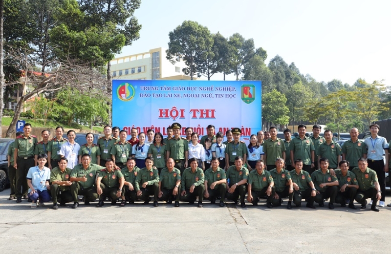 Dạy lái xe  uy tín tại phường Dĩ An